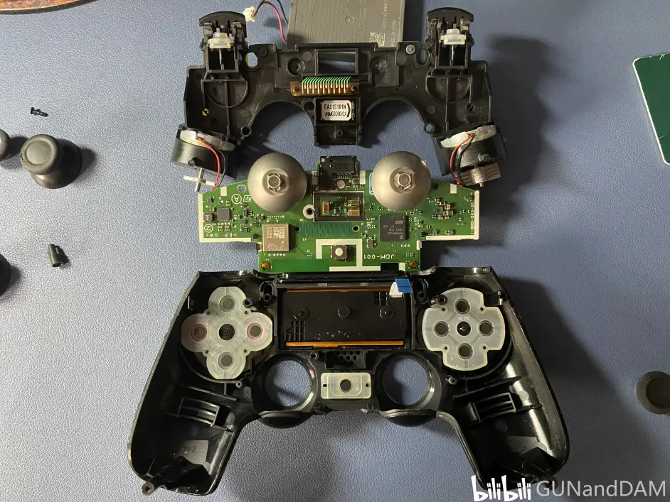 自己动手 丰衣足食 Dualshock4 Ps4 手柄换装第三方制摇杆及灰尘清理 哔哩哔哩