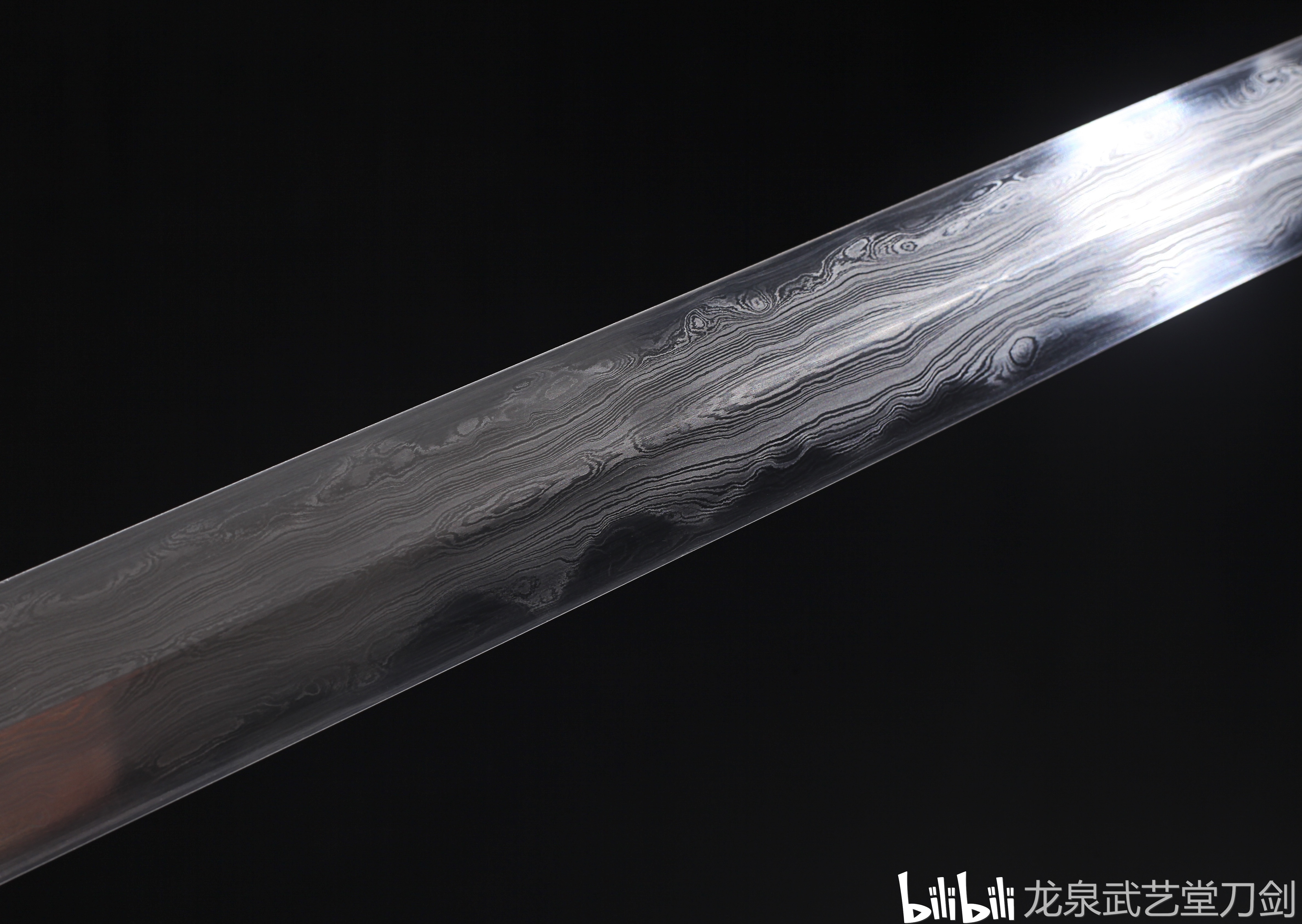 请欣赏-百炼花纹钢覆土烧刃蝙蝠剑