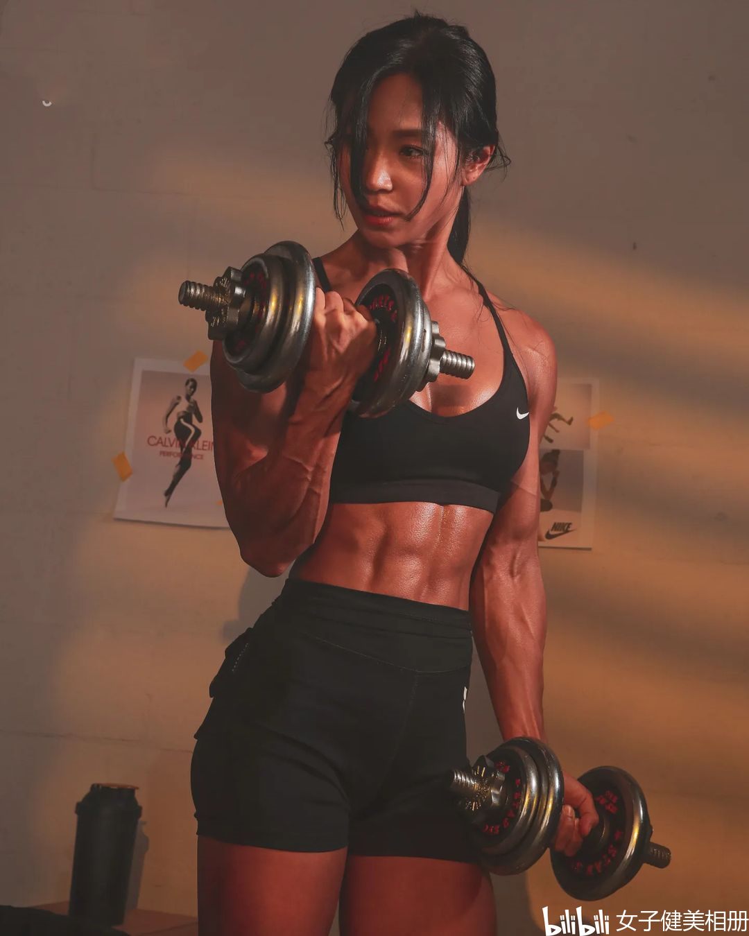 满身腱子肉的亚洲肌肉猛女！健身房里的低体脂金刚芭比Eunice Oh Seung - 哔哩哔哩