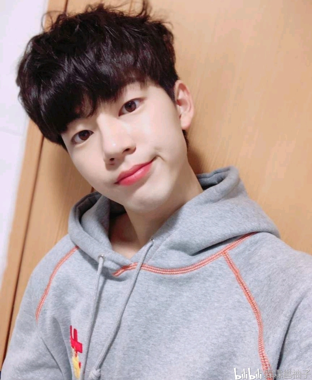 裴贤圣ins图片[恋爱播放列表]&朴天空