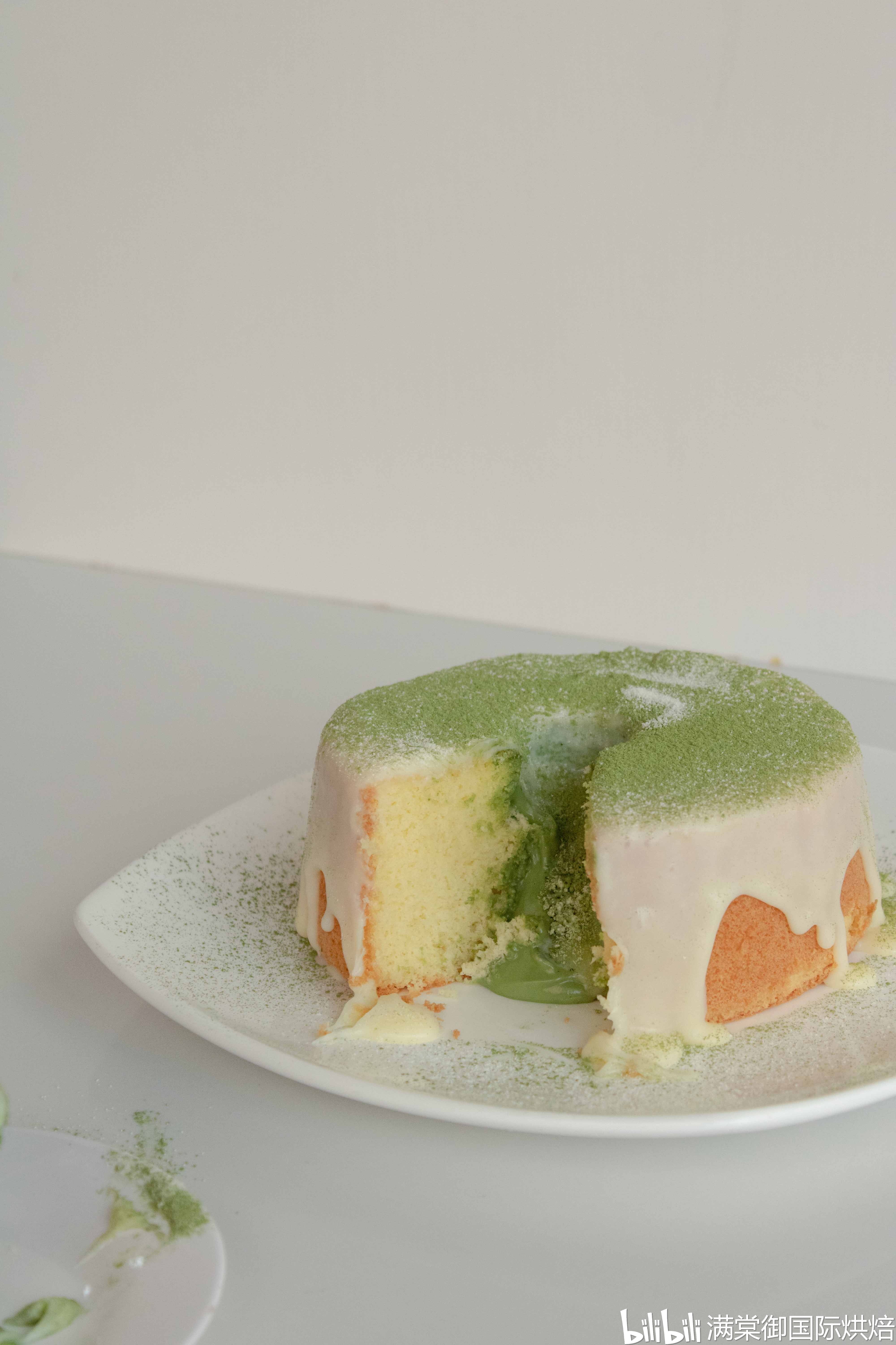 甘纳许淋面抹茶爆浆蛋糕!