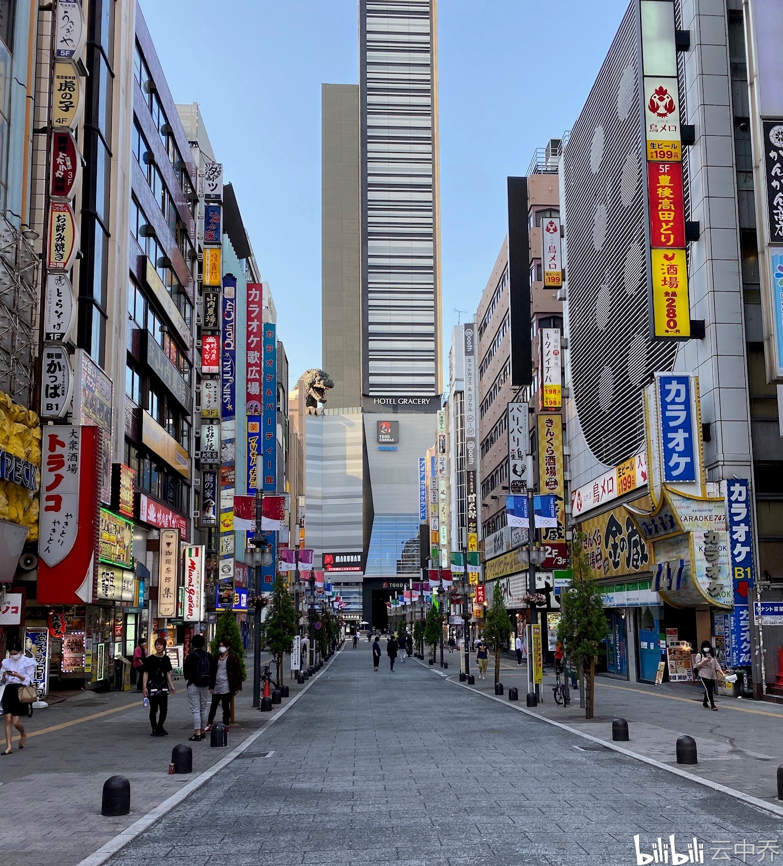 哥斯拉不再喷火,酒吧停止营业,新冠疫情下的日本东京,当繁华成为往事