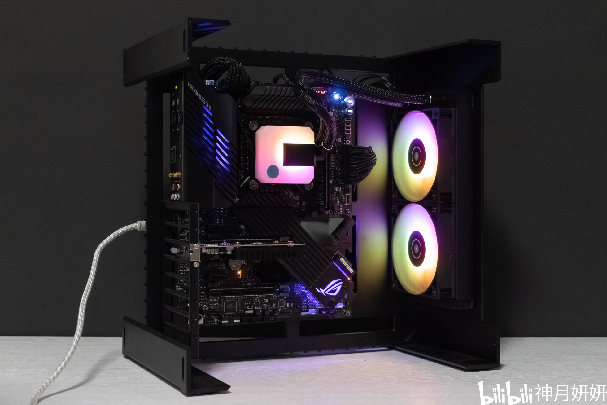 市售240一体水冷市售12025冷排风扇性能向横测