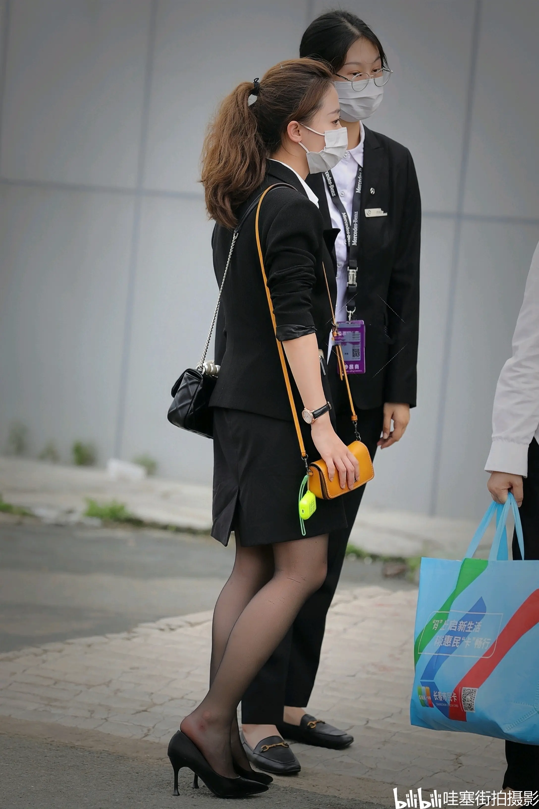 街拍职业装气质美女 - 哔哩哔哩