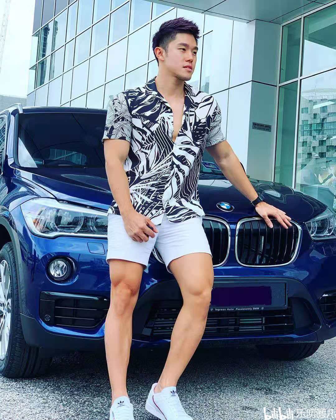 95后型男的男子汉气概十足,扎实肌肉不仅有力量,也能诠释性感