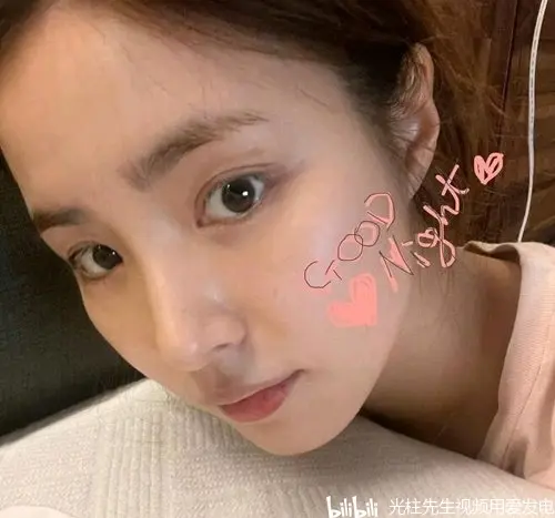 申世京,素颜,美. 没有明显毛孔的光滑肌肤