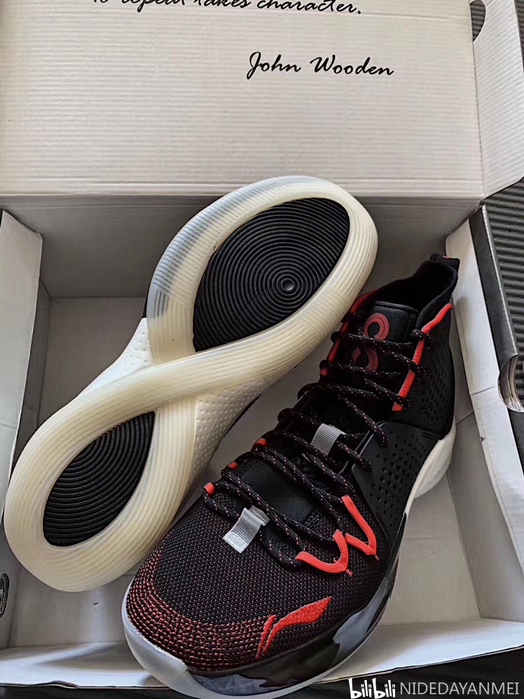 李宁音速8 鞋底有新意 鞋面不给力