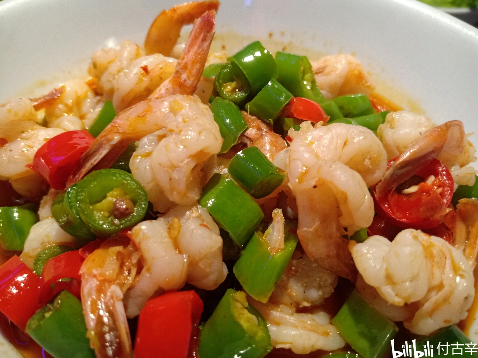 生活 美食 深夜捕获美食之蛙来哒 呱呱呱～烧烤鱿鱼 油爆泡椒虾 生菜