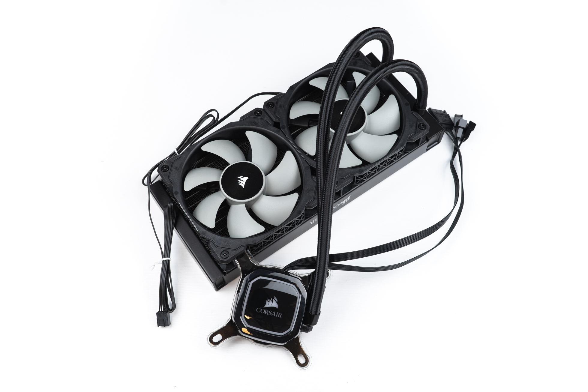 市售240一体水冷市售12025冷排风扇性能向横测