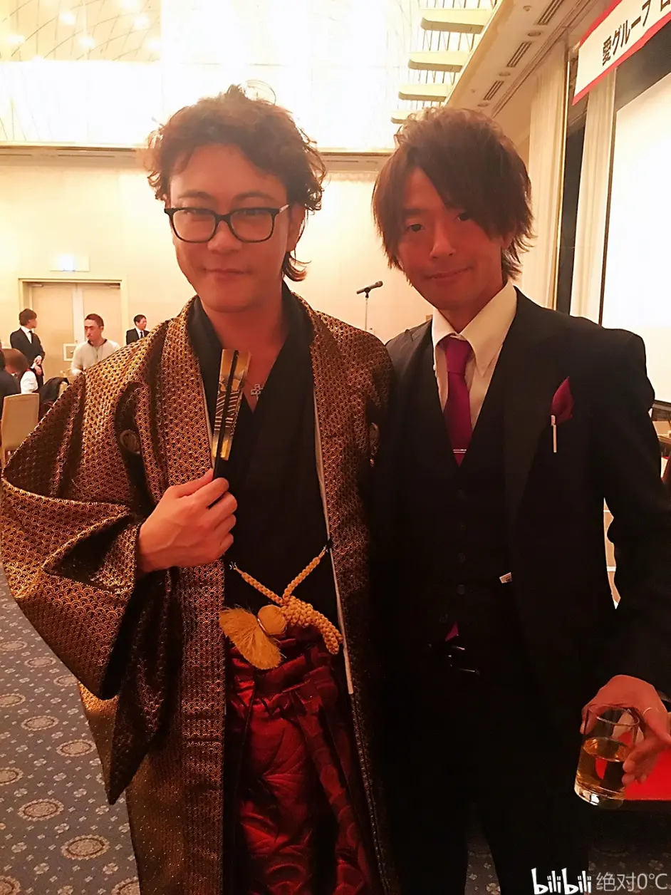 牛郎科普组 直击大叔们的年会表彰现场 城咲仁 桐生等多数 爱本店 大前辈登场 哔哩哔哩 牛郎科普组 直击大叔们的年会表彰现场 城咲仁 桐生等多数 爱本店 大前辈登场 哔哩哔哩
