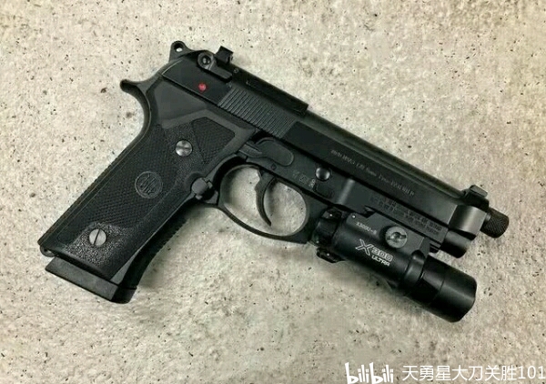 枪械简介 意大利贝雷塔m9a3手枪。 哔哩哔哩