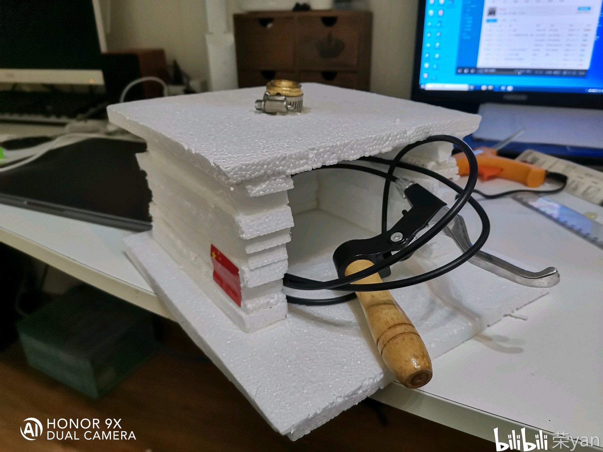 未上色的底座底座