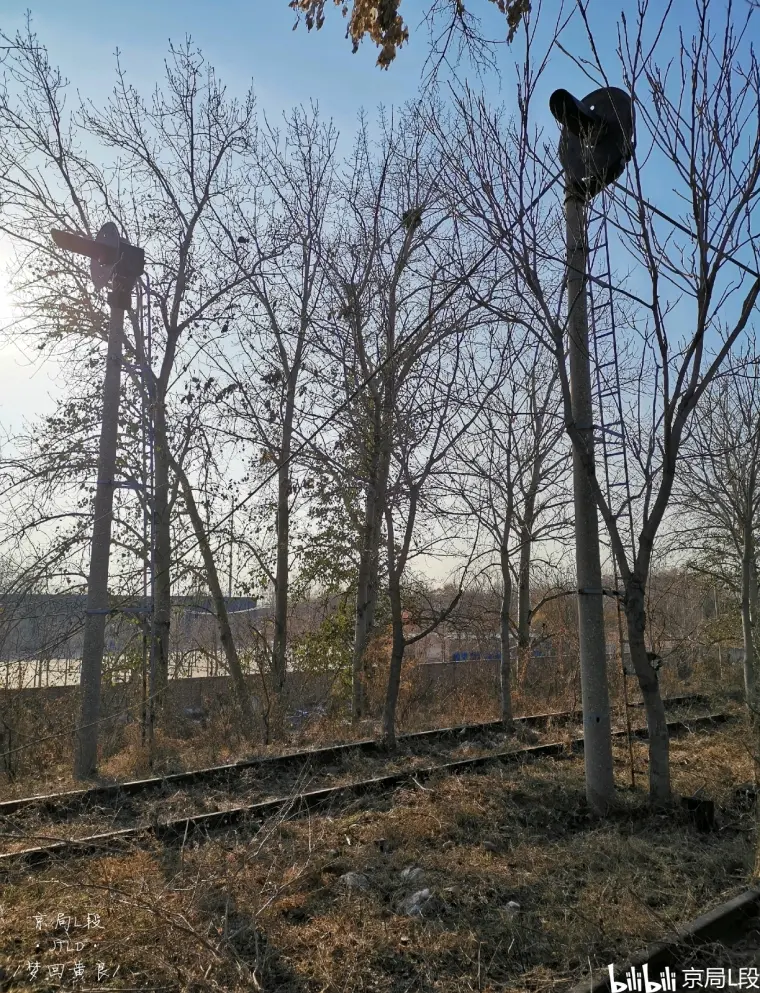 黄良铁路 信号机专题 极为罕见的探照式色灯信号机 哔哩哔哩