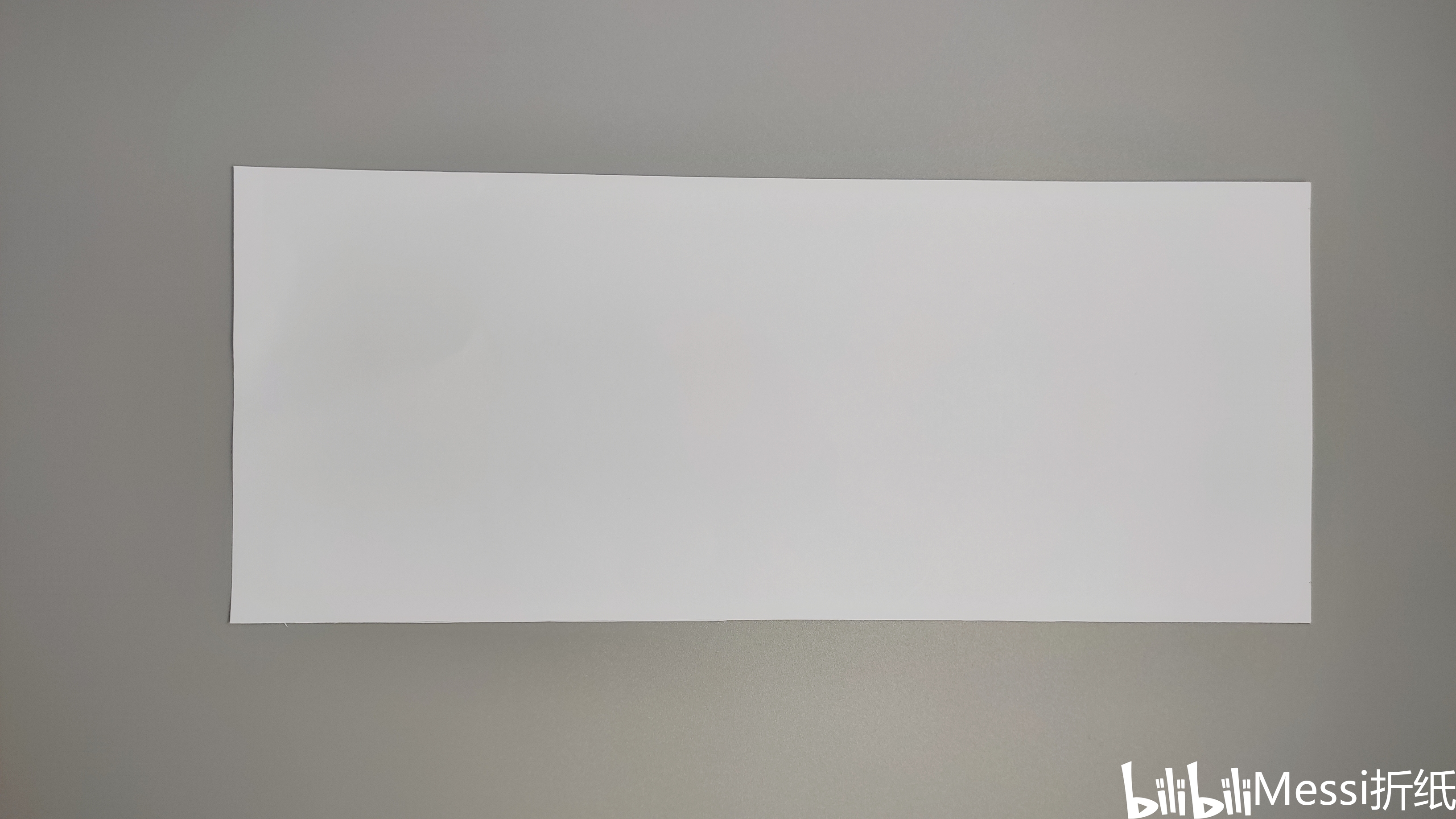 3cm(根据原设计得出的)轻卡纸,a4纸也可以