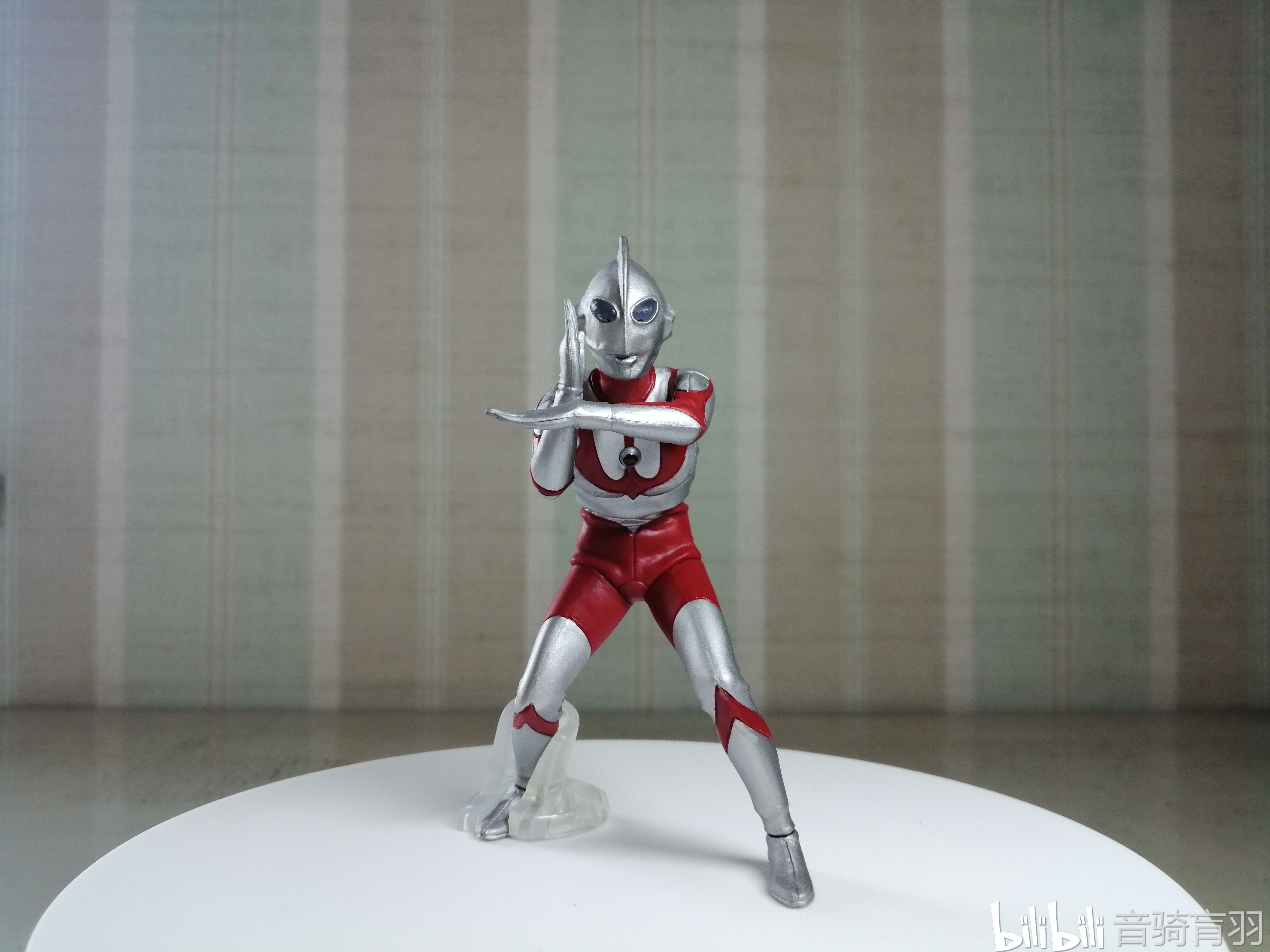 (简单测评)奥特曼发光扭蛋第14弹(初代a型脸*2 爱迪 赛罗)