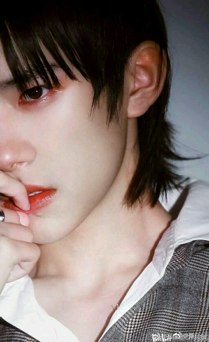 易烊千玺x你:i车i白切黑i端午番外预告i带感黑i