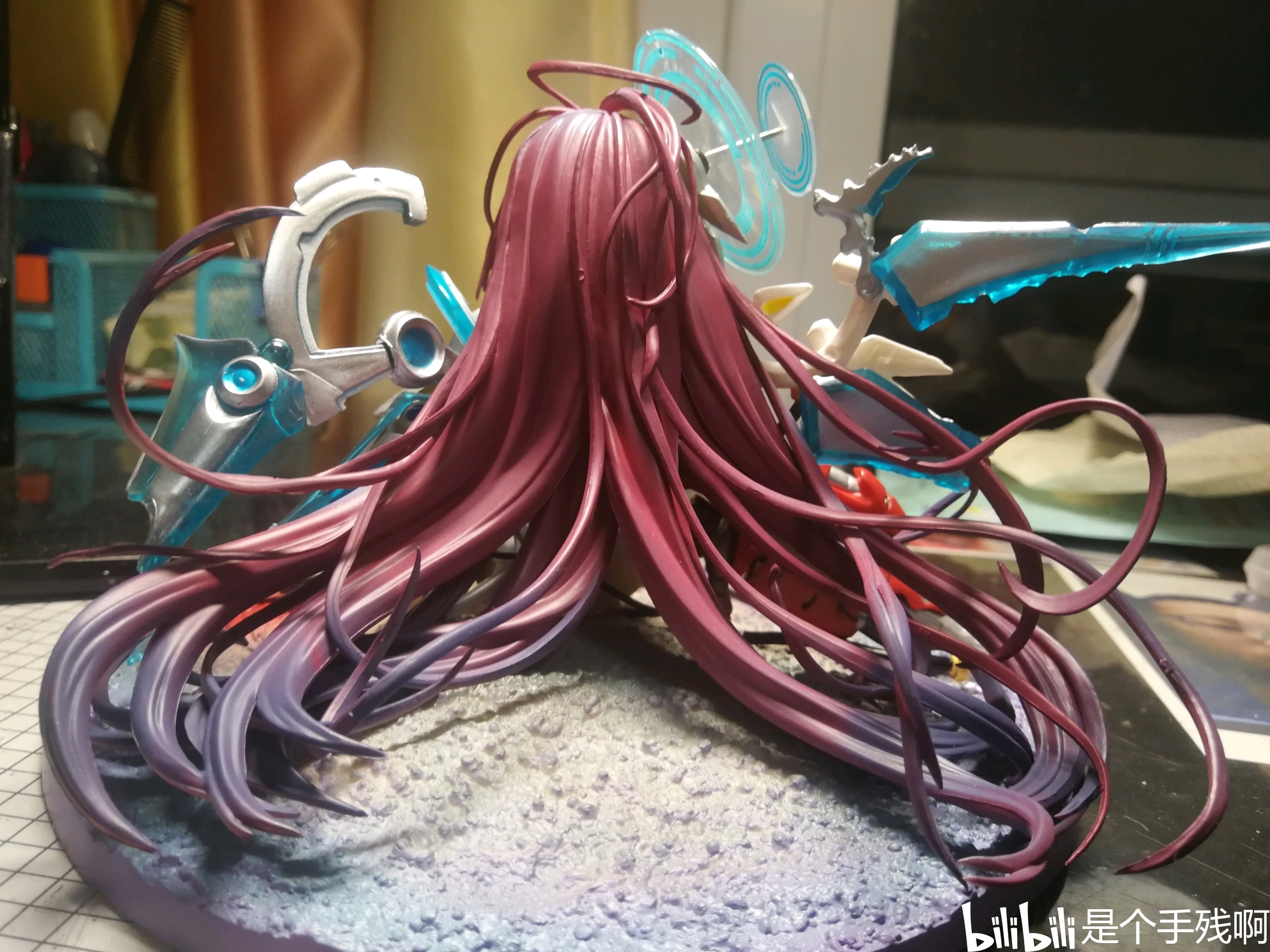 休比战损版手办