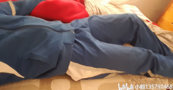 穿校服睡觉