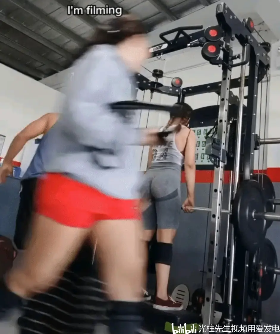韩网热议 惊悚 健身教练偷摸女成员屁股被拍到 哔哩哔哩