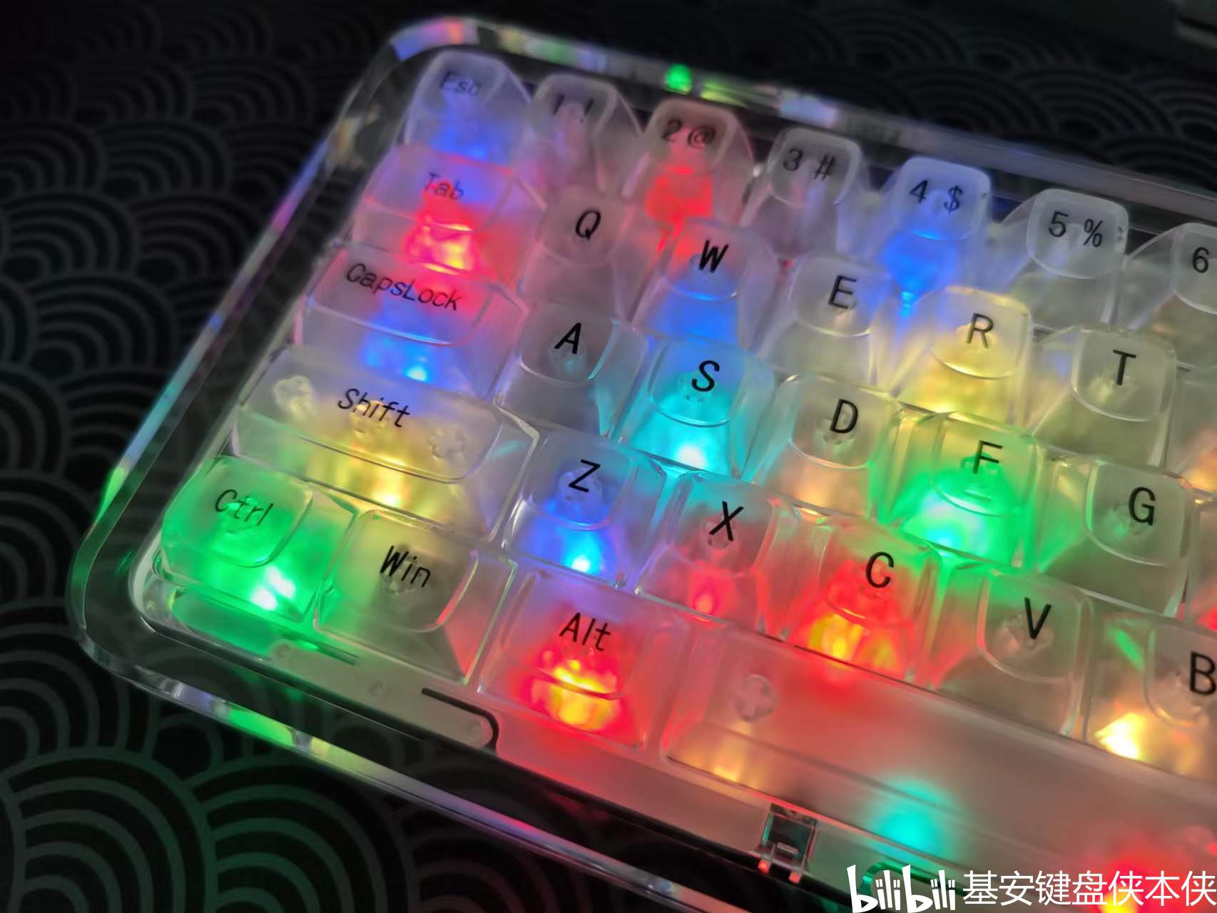 这一次我对你赤诚相见—First Blood B67全透明机械键盘体验分享 哔哩哔哩