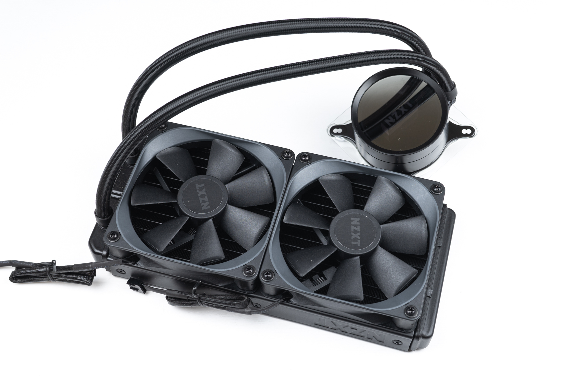 市售240一体水冷市售12025冷排风扇性能向横测