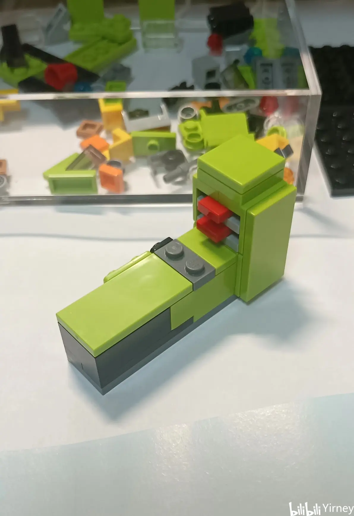 是个人很喜欢的一款小set 里面含有5个乐高之家的限定款的迷你版 虽