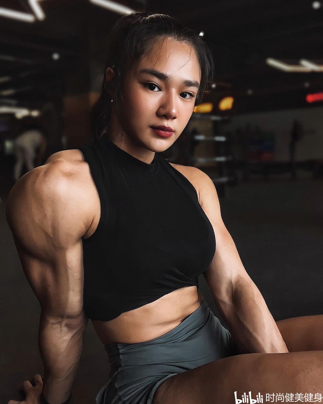 泰国的IFBB Figure Pro！身高170的肌肉辣妹--Panjapa Chumyam - 哔哩哔哩