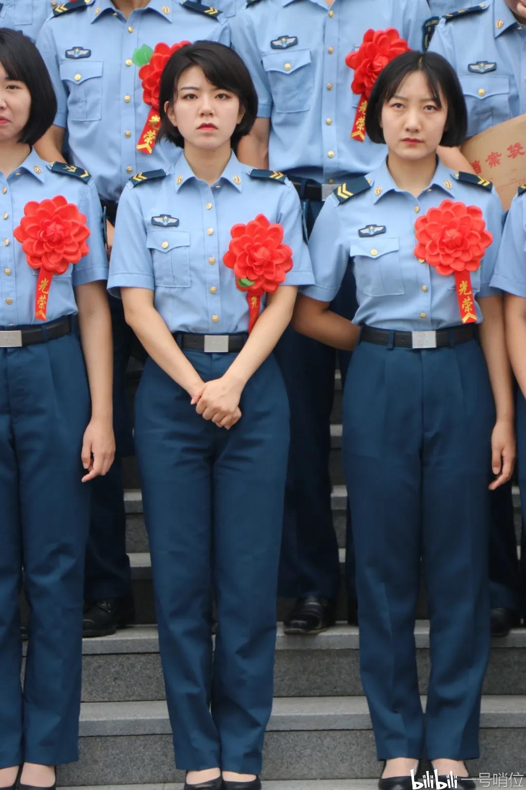 参加过国庆阅兵退伍回校的军训女教官太飒了