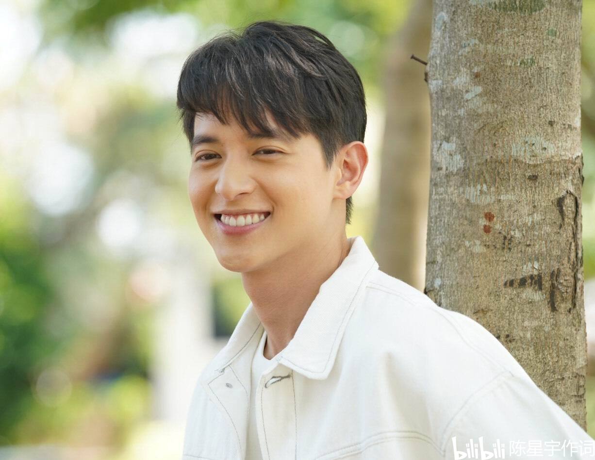 泰国三台当红偶像jamesjirayu搭档年下女星gina yeena上演都市情感