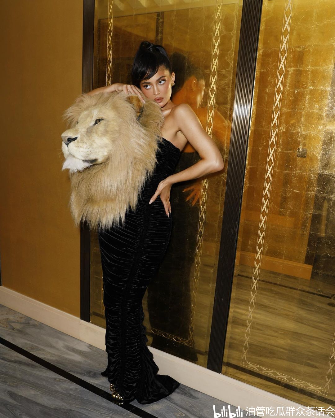 KylieJenner狮子头打扮引热议 动物保护组织支持 - 哔哩哔哩