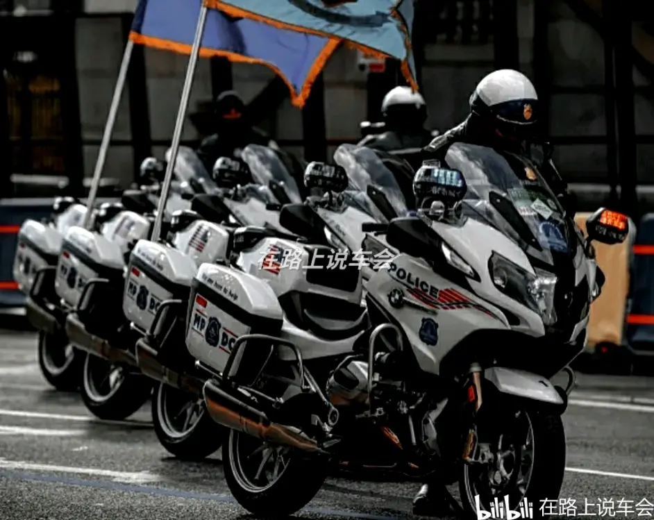Bmw 宝马摩托车队护卫总统 哔哩哔哩