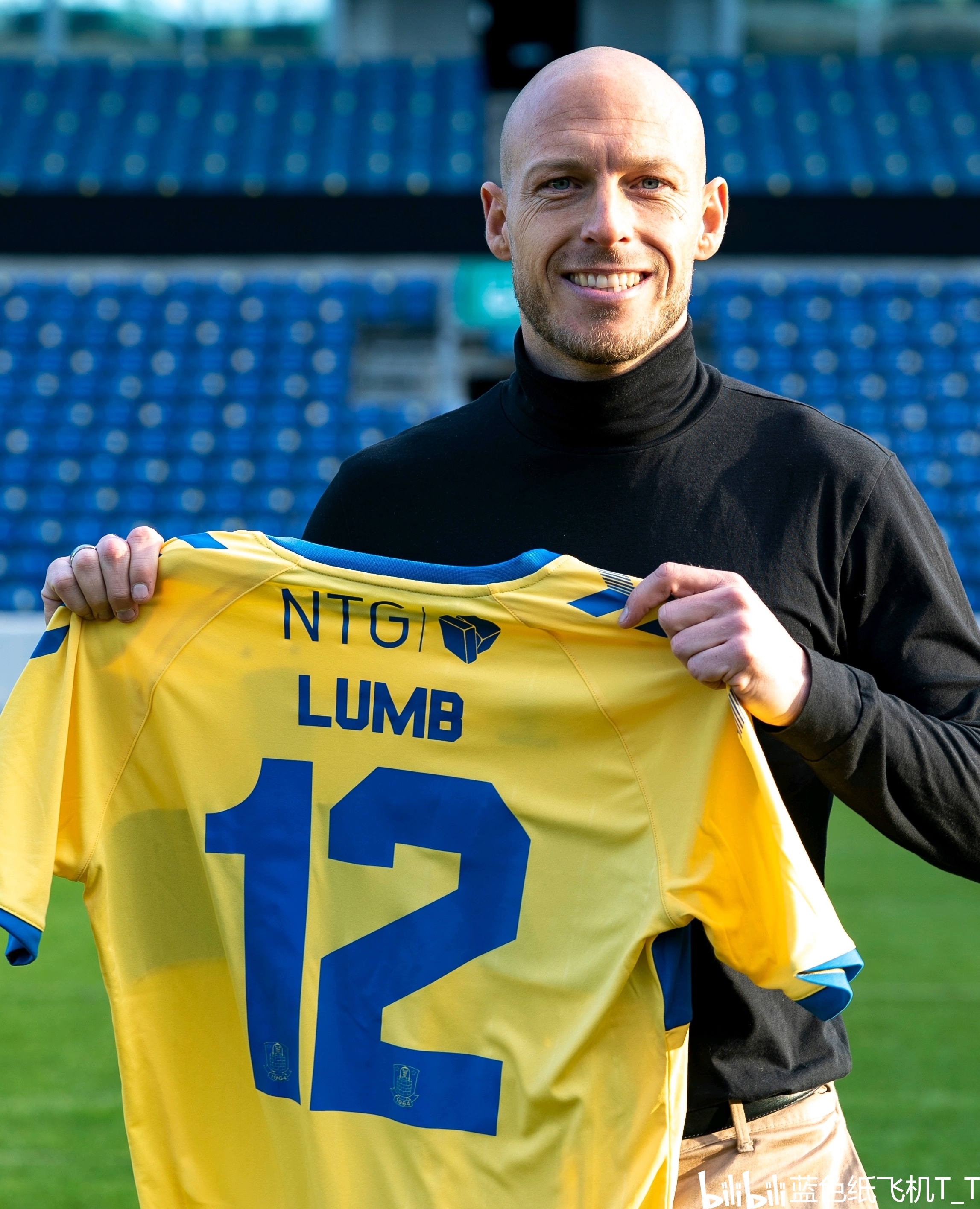 新年礼物!两名球员加盟布隆德比