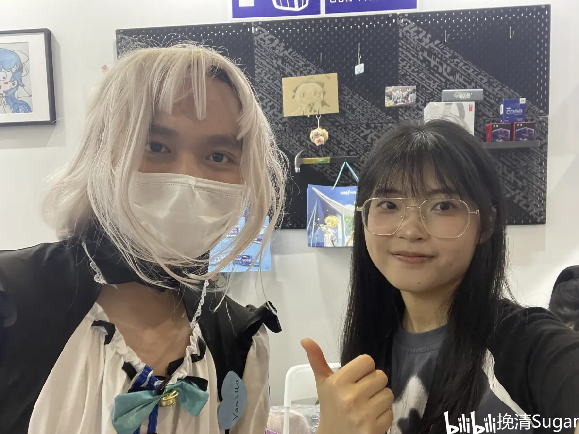 大狸子切切里@太阳花tyhppp@苏打baka当时没注意到头发向后了,所以