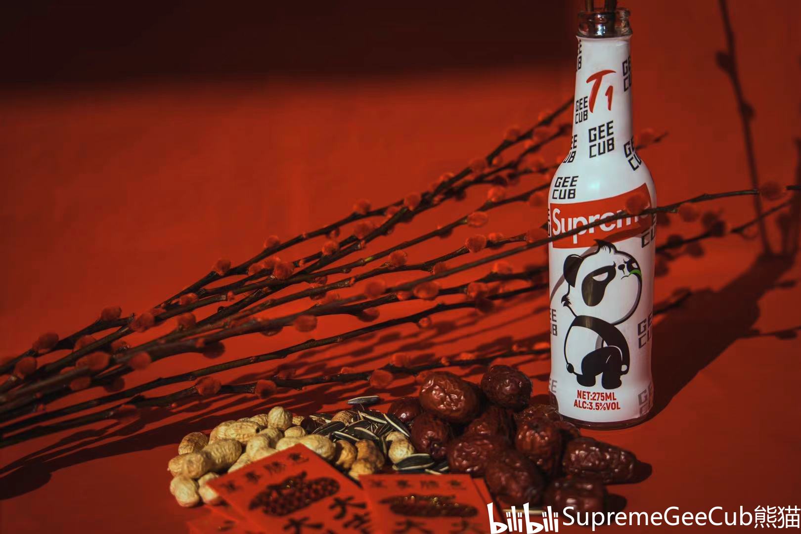 supreme熊猫给您拜大年!