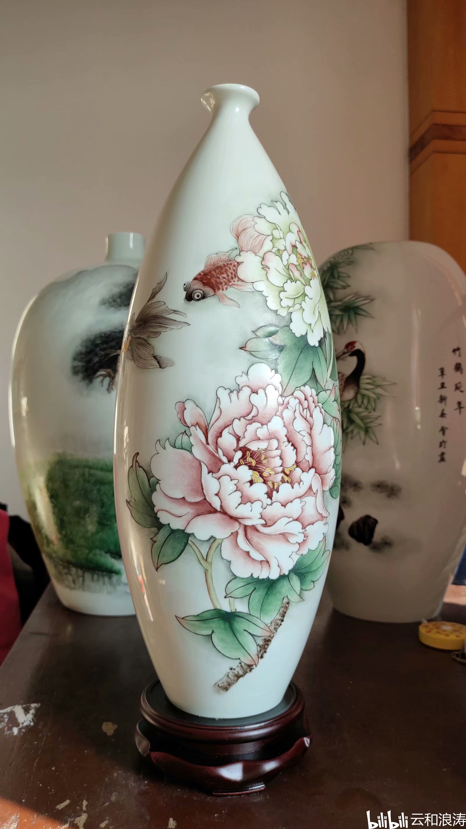 探寻陶瓷艺术之美,张会玲手绘花鸟瓷瓶欣赏