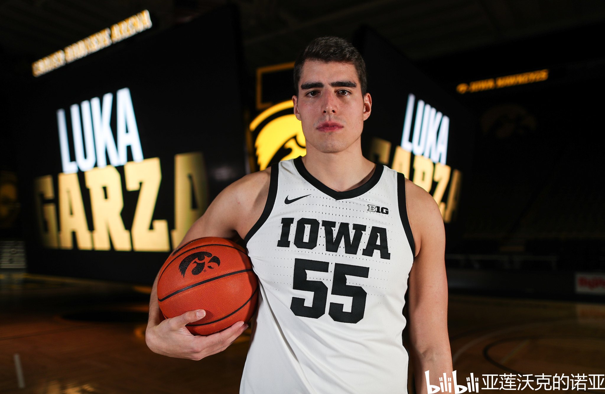 ncaa季末奖项:卢卡-加尔扎连续第二年当选big ten最佳球员