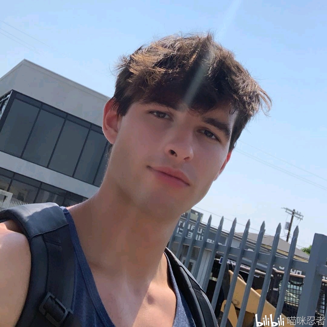 攻气袭来粉唇肌肉小狼狗darrelljoness