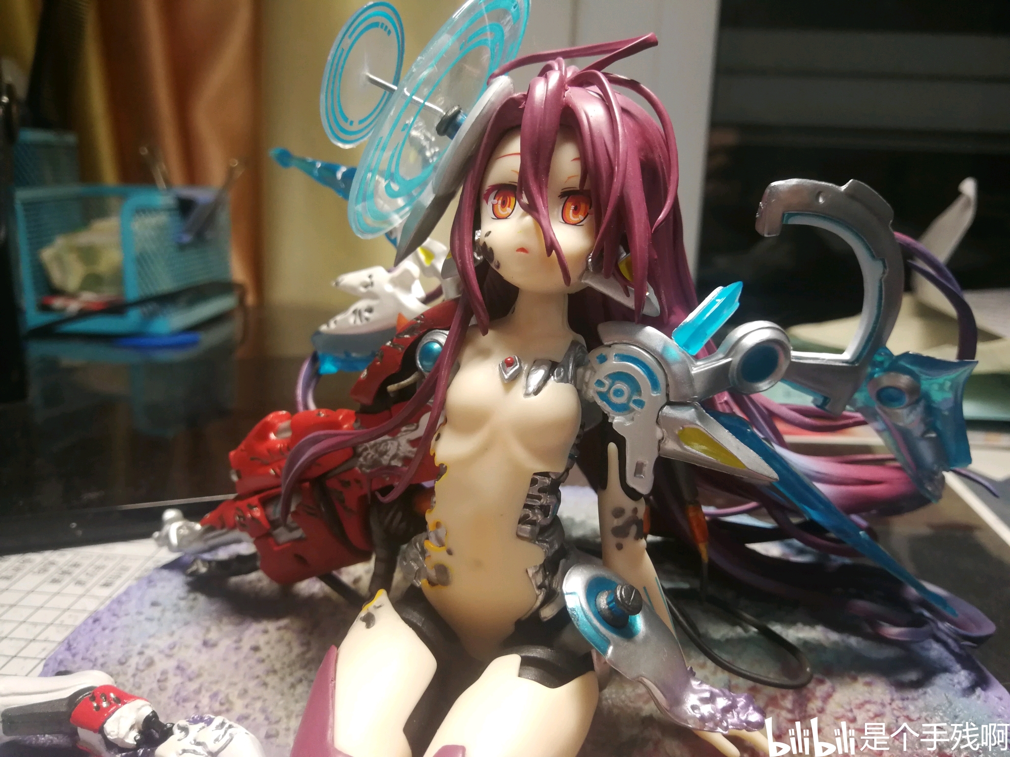 休比战损版手办