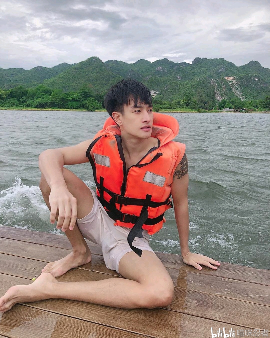 泰国白净高瘦大男孩insmossaksitt