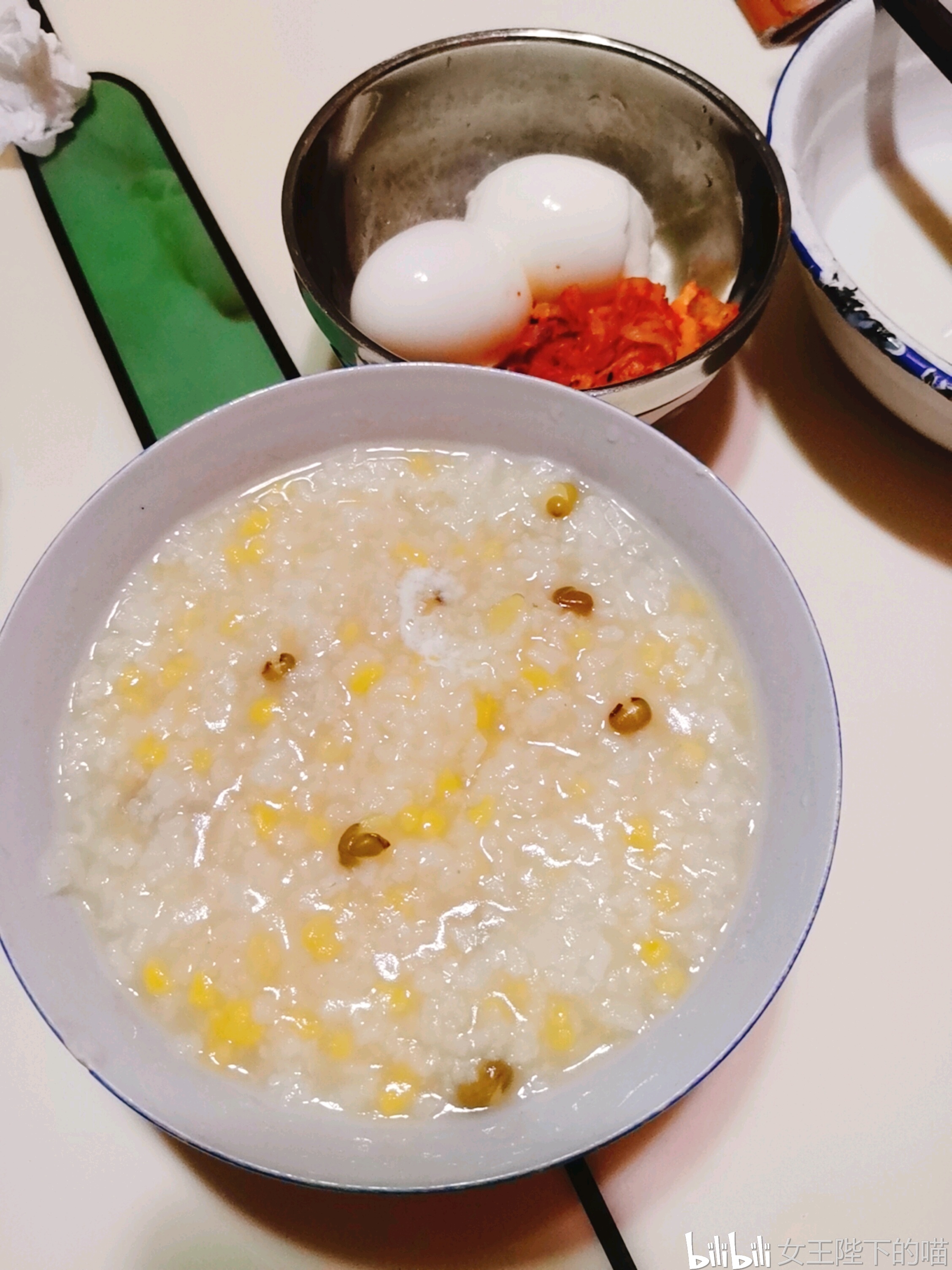 今日早餐 稀饭,鸡蛋*2