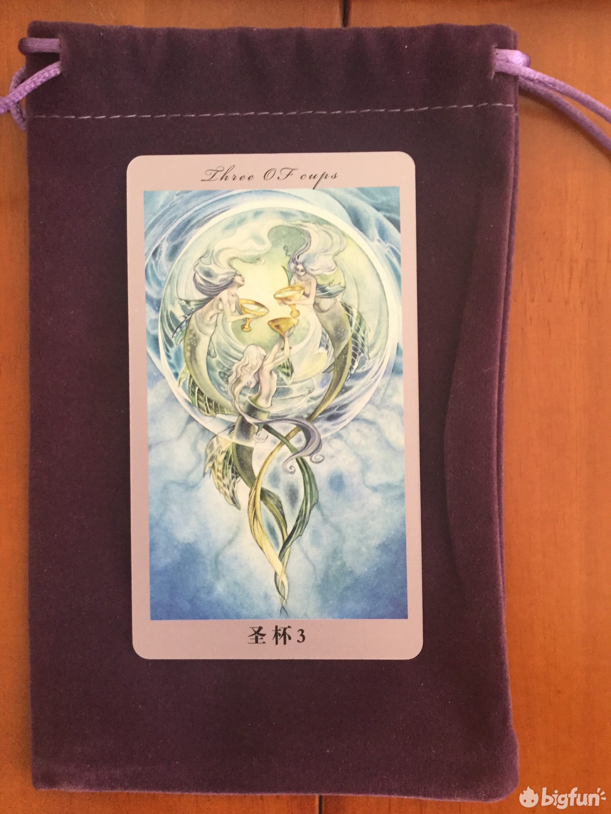 今天是2021年1月16日,星期六,农历腊月初四, 今天的单张塔罗牌是圣杯3