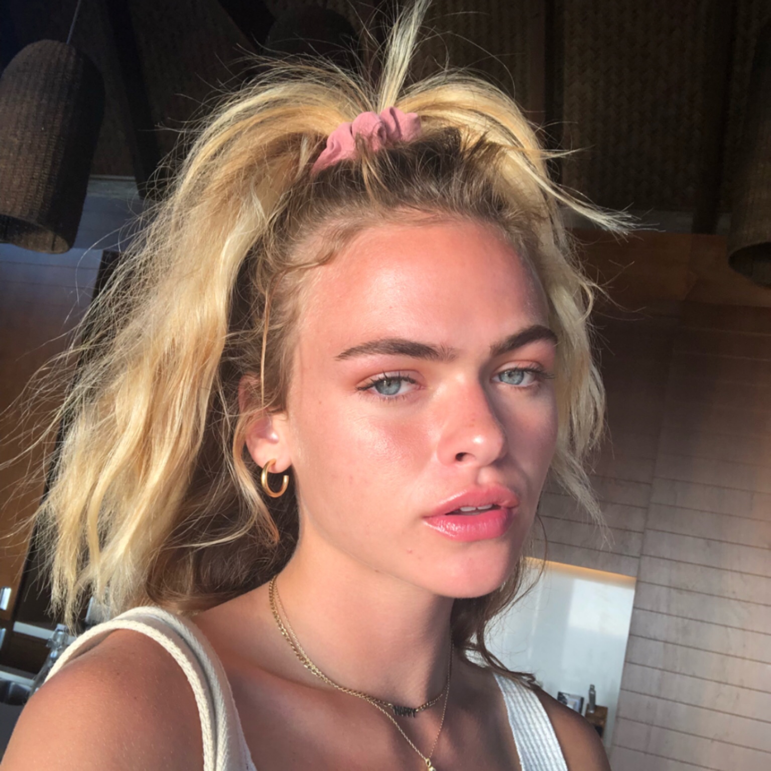 emmachamberlain中字我打鼻环了顺便变身哥特少女