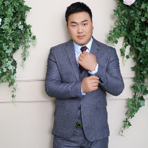 歌手张森换身影视巨咖