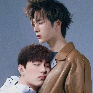 【博君一肖】gg偷看小宝,速度是真的快,啧啧啧,这生怕人看见!