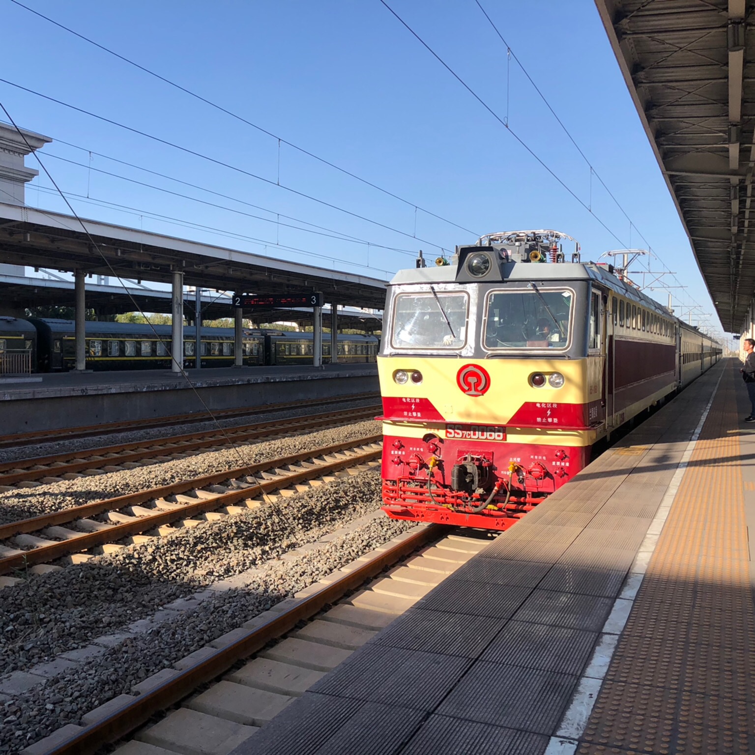 复兴号全速跨越余杭站!