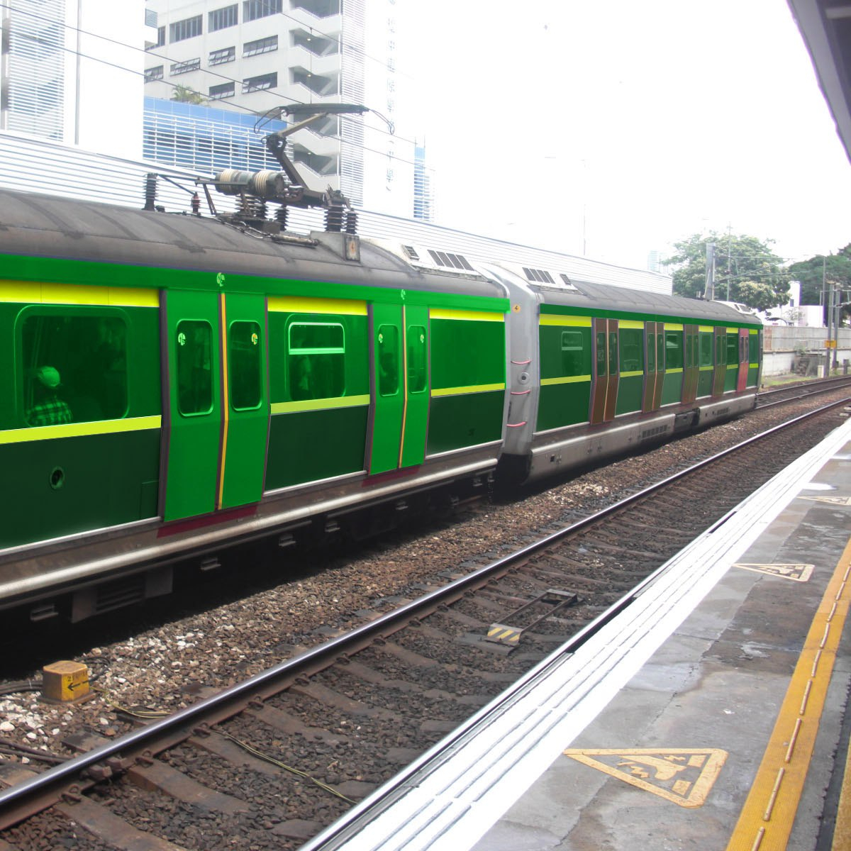 宁被红龟/抢铁喝血死,毋与港女尽情洗.