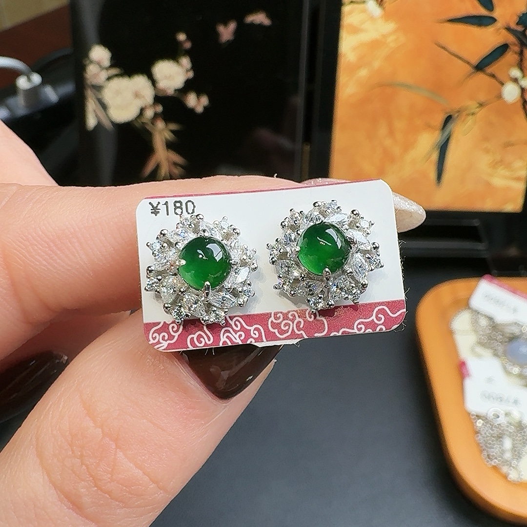 阳绿耳钉