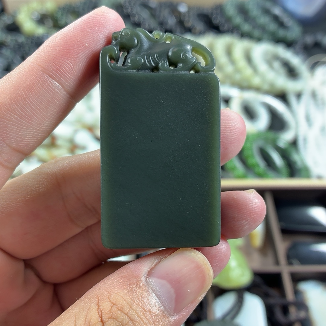 青海青玉貔貅牌头无事牌