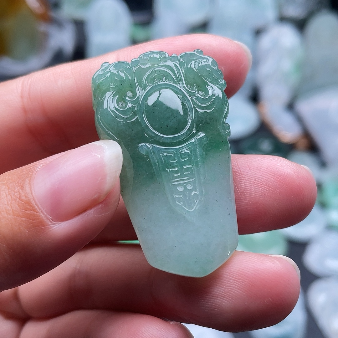 翡翠冰绿复古龙凤牌