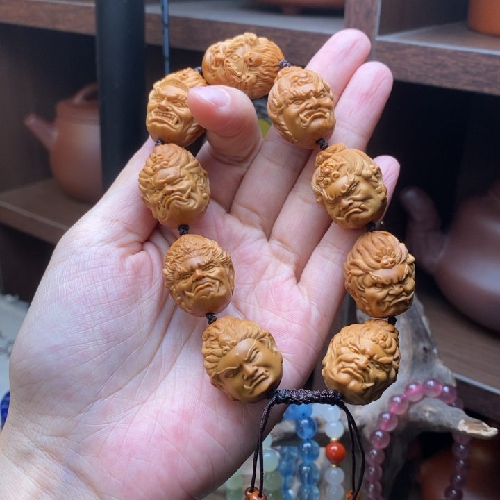 橄榄核八大明王